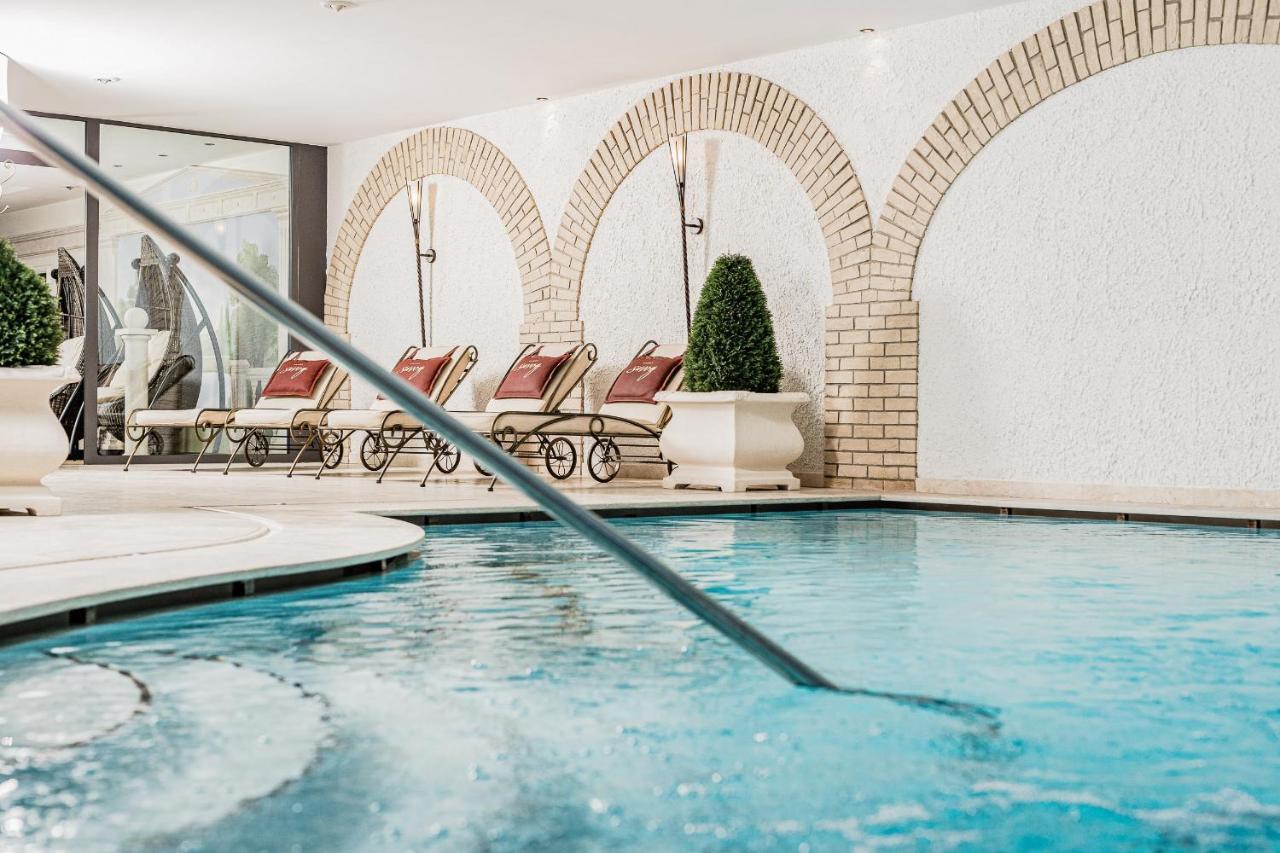 Savoy Dolomites Luxury & Spa Hotel Selva di Val Gardena Exteriör bild