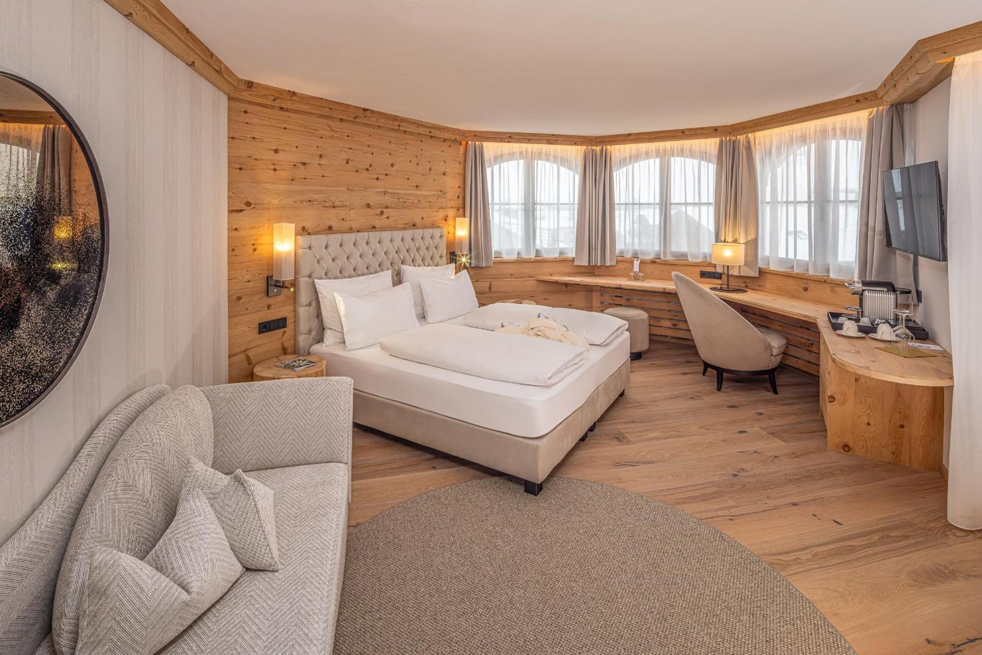 Savoy Dolomites Luxury & Spa Hotel Selva di Val Gardena Exteriör bild