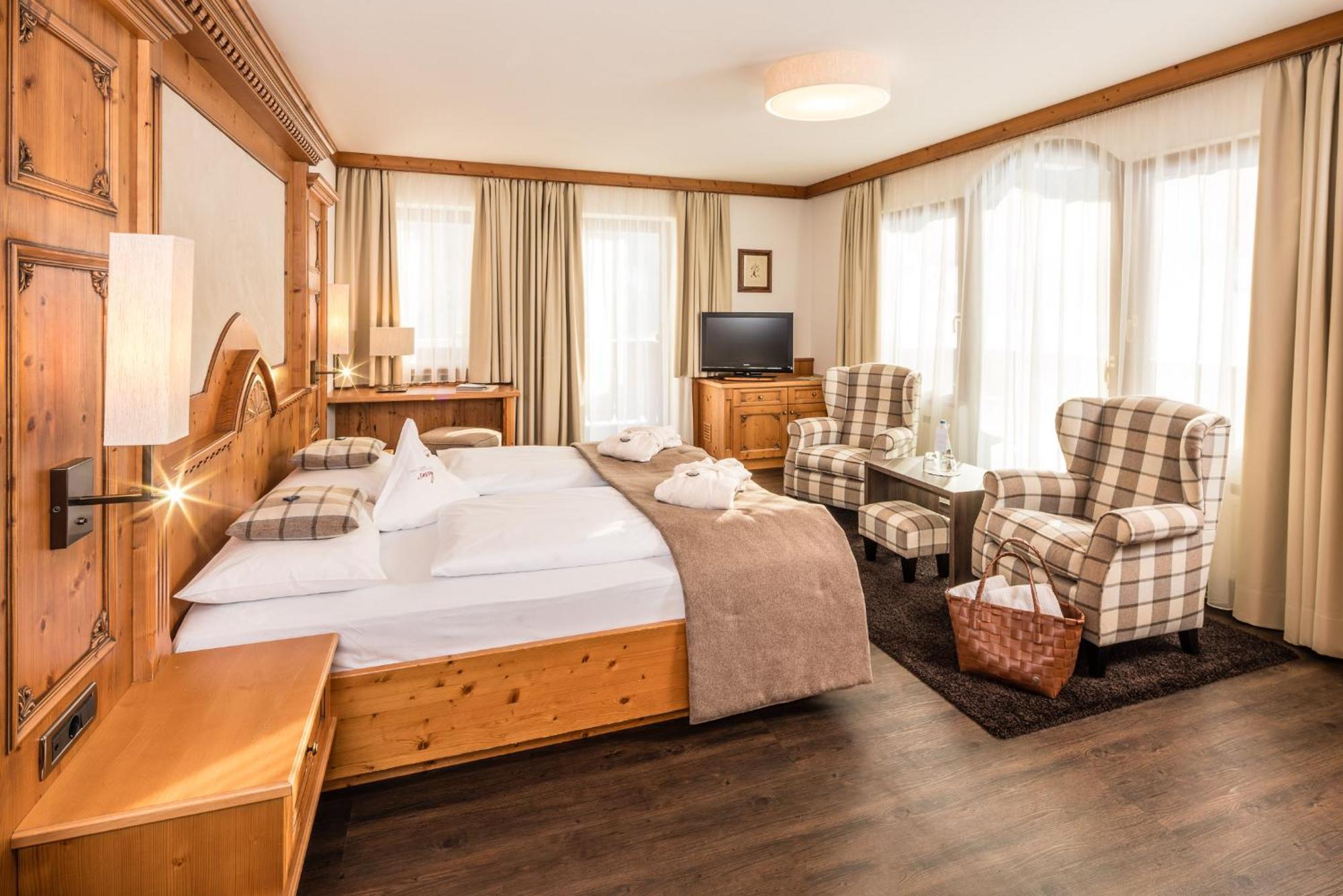 Savoy Dolomites Luxury & Spa Hotel Selva di Val Gardena Exteriör bild