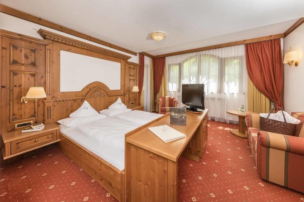 Savoy Dolomites Luxury & Spa Hotel Selva di Val Gardena Exteriör bild